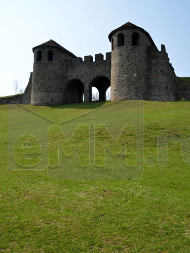 Foto: Poarta Pretoriana, Porolissum (c) eMaramures.ro